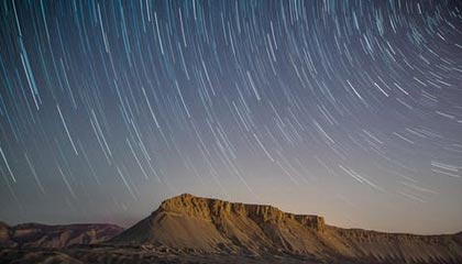 爱游戏app下载-曼联后防线三人缺阵调整成关键，曼联后卫线