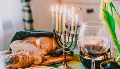 爱游戏app下载-曼联后防线三人缺阵调整成关键，曼联后卫线